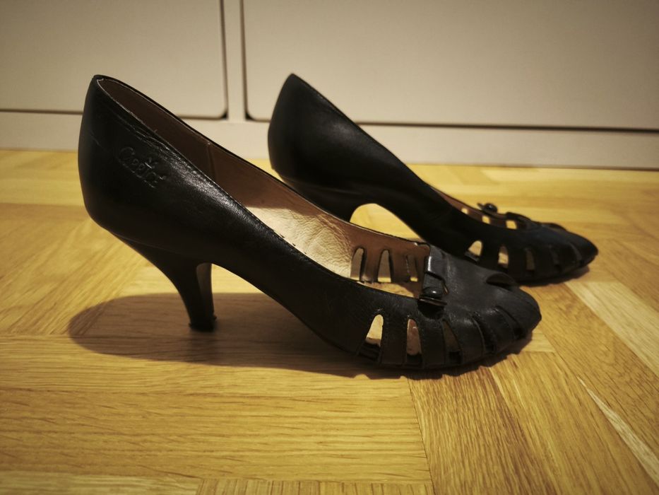 Skórzane buty na obcasie Caprice r. 38