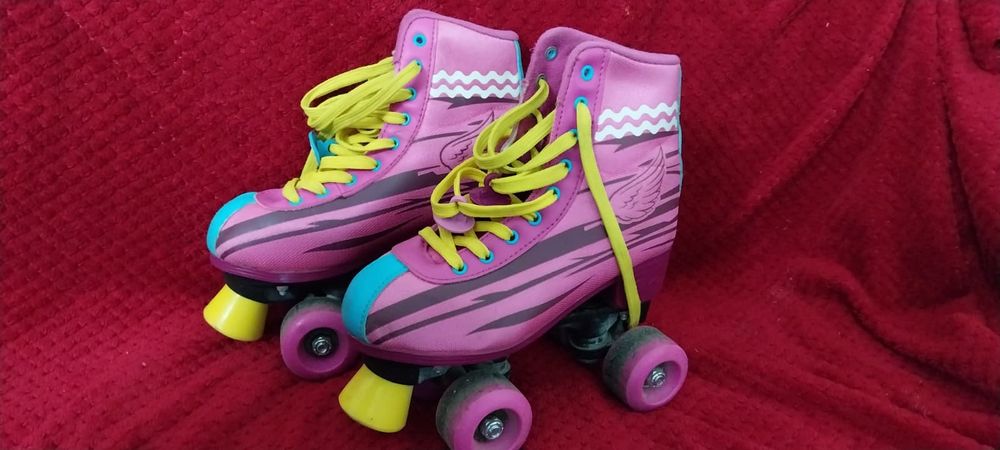 Patins e capacete da luna