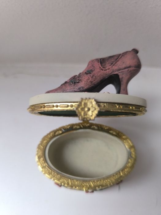 Шкатулка для ювелірних прекрас