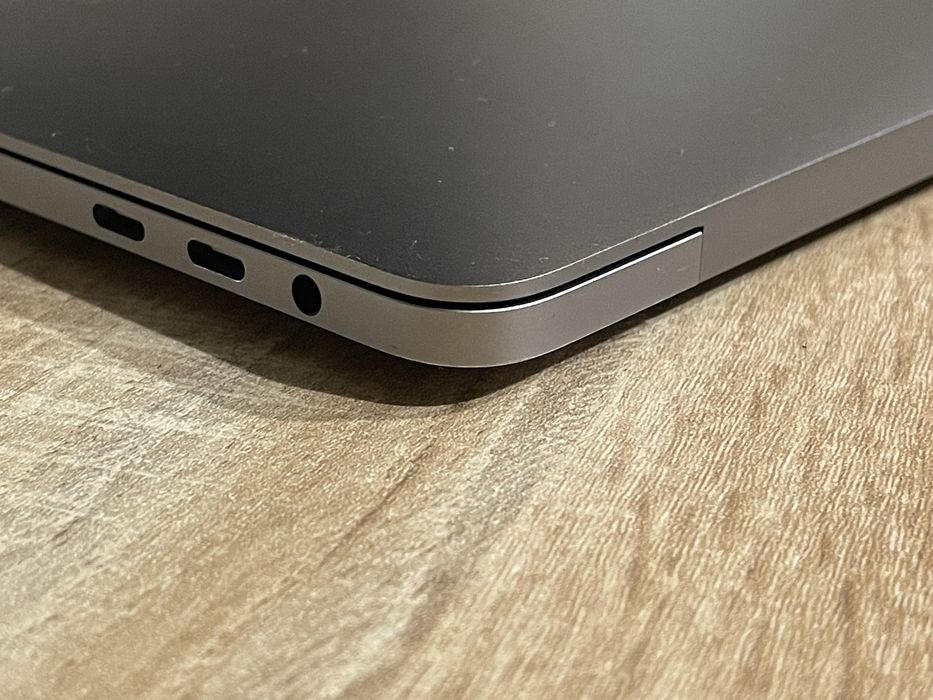 Macbook Pro 13” TouchBar 2018 i5 8Gb 256Gb SSD