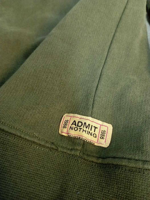 Weekend Offended S-M на зіпці