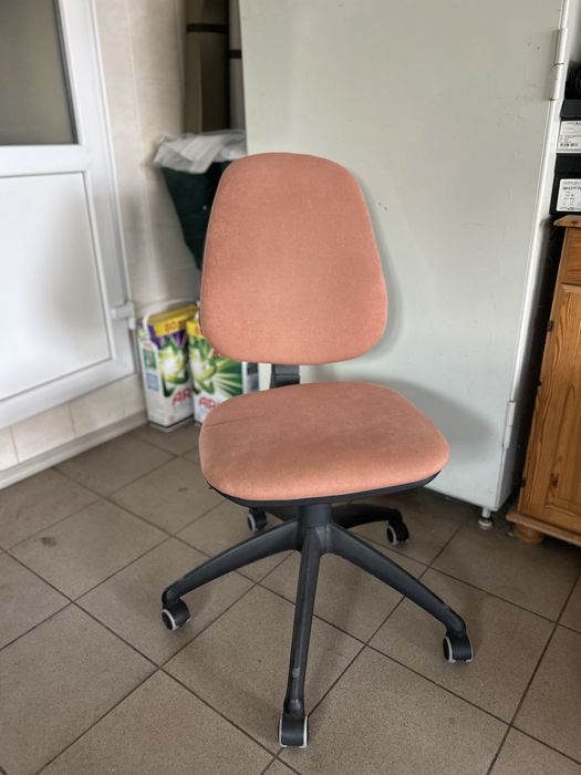 Стілець офісний.