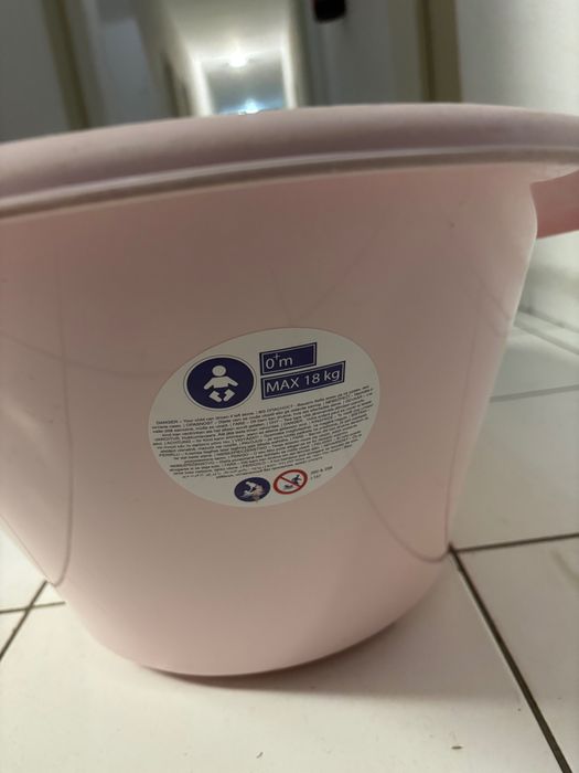 Banheira (e balde) para banho de bébé com suporte único (como novo)