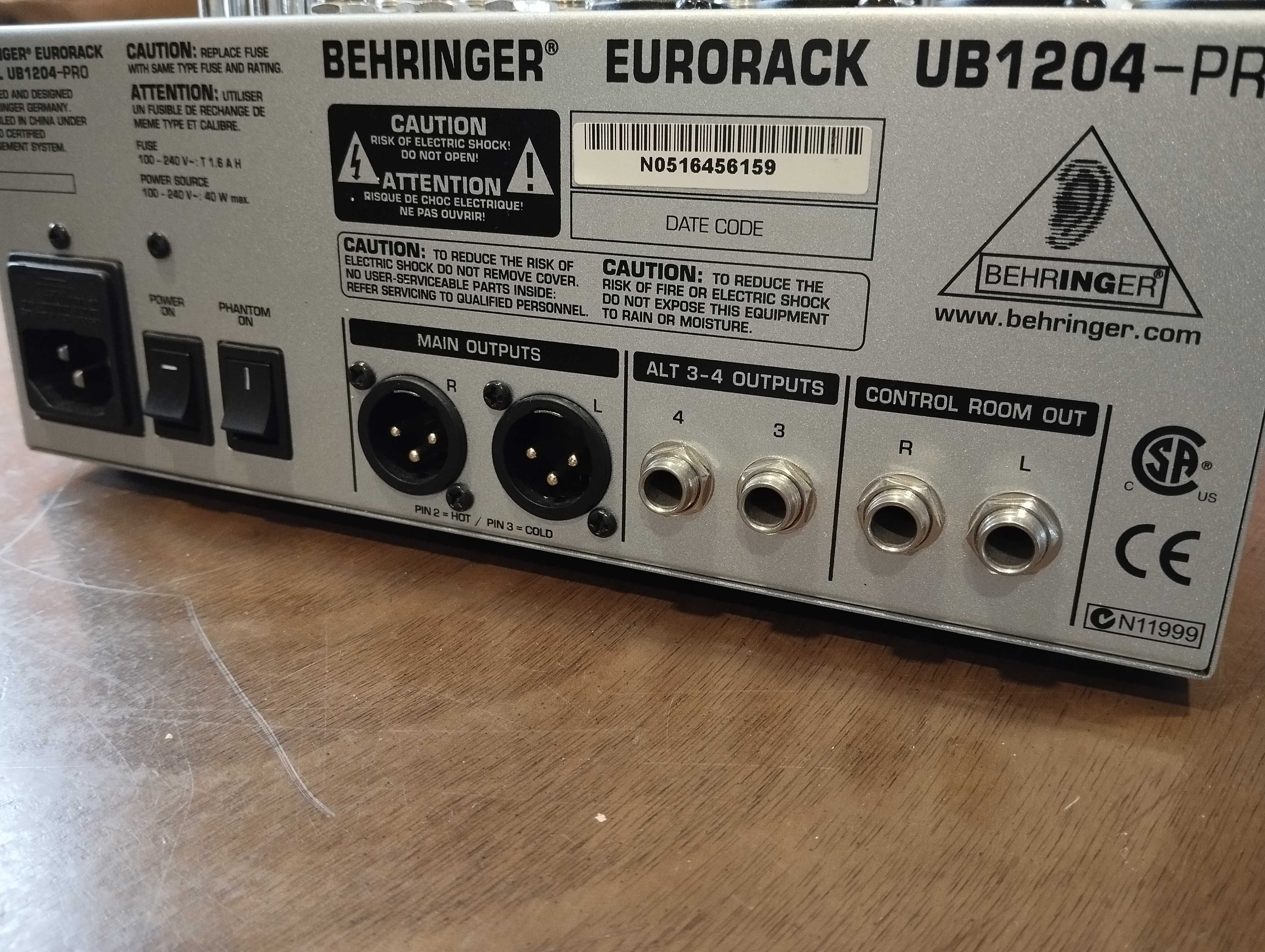 Пассивный микшерный пульт BEHRINGER UB1204-PRO