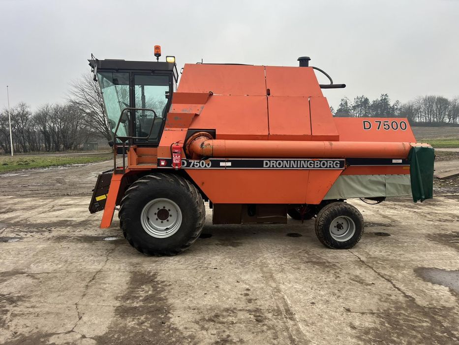 Комбайн зернозбиральний Dronningborg 7500