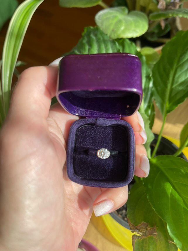 Кольцо с бриллиантом 0.7 ct