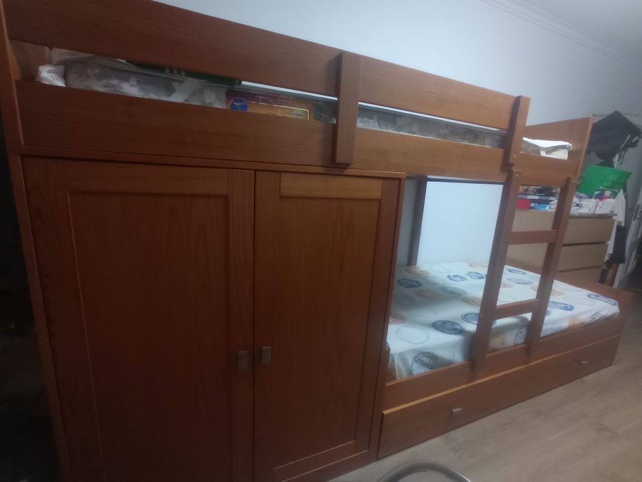 OPORTUNIDADE ! Beliche com 3 camas , colchoes e roupeiro  incluido