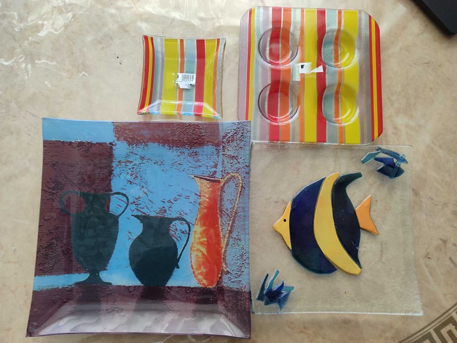 Conjunto de 4 pratos decorativos novos