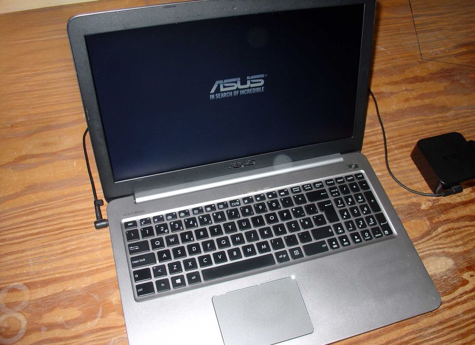 Computador portátil ASUS K501U (impecável)64586065686658121