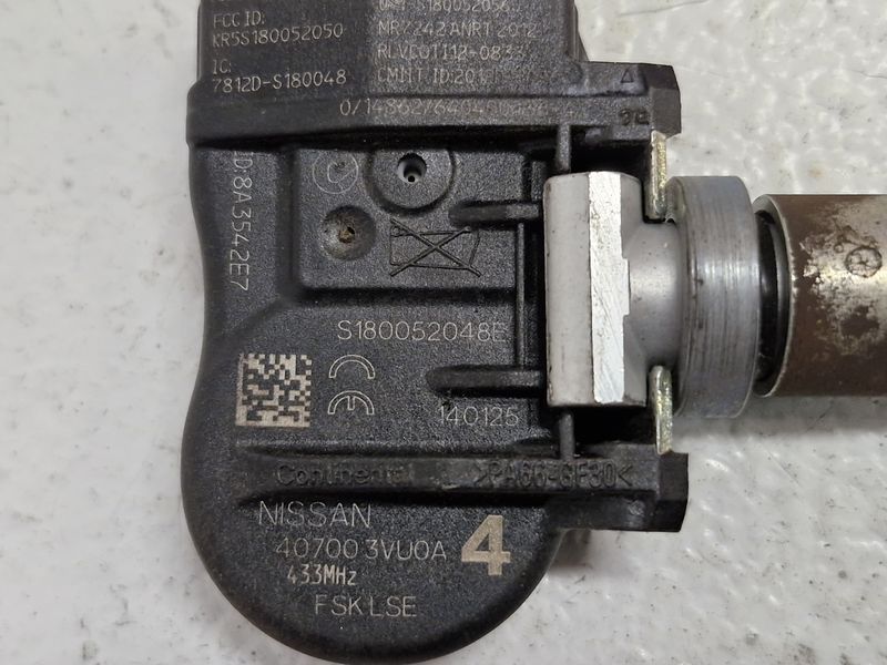 NISSAN QASHQAI II  2 J11 CZUJNIKI CIŚNIENIA TPMS KOMPLET 4 SZT 407003VU0A