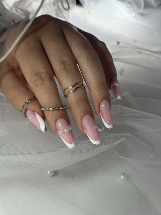Manicure, przedłużanie paznokci