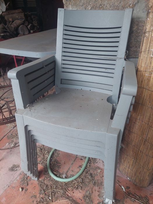 Conjunto de mesa e cadeiras de jardim