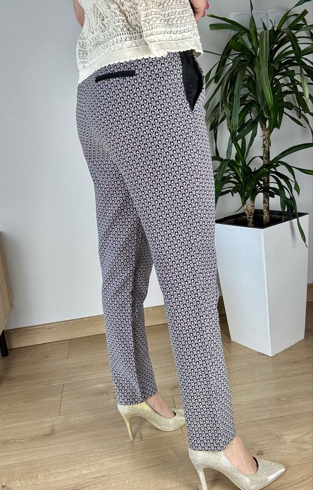 Eleganckie wygodne spodnie chinosy L XL biało czarne we wzory boho