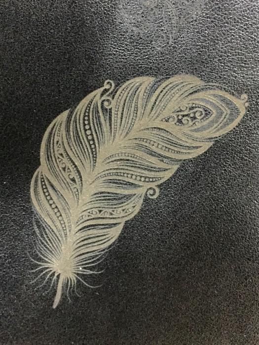 Лазерная гравировка на коже