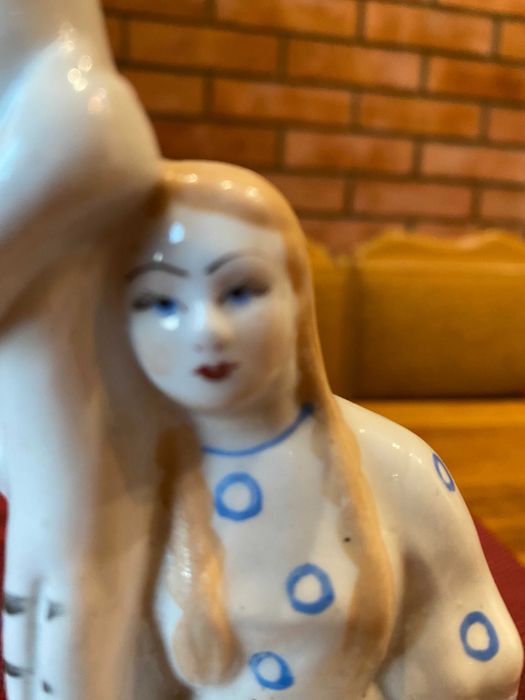 Статуэтка Статуетка Девушка у березы фарфор 50-е годы