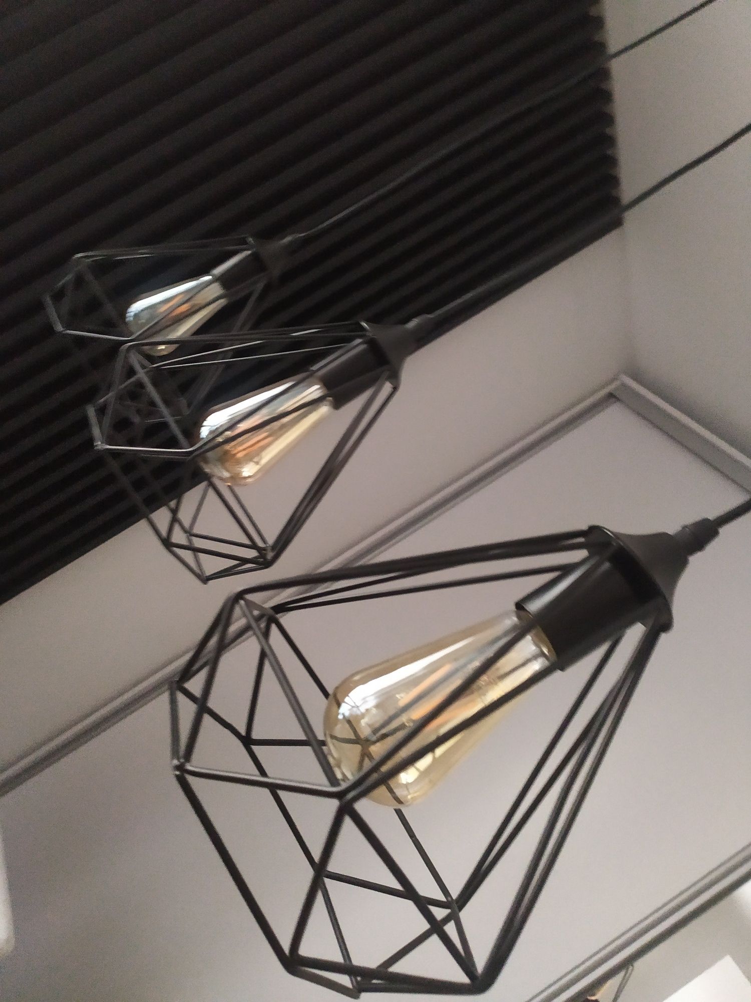 Lampa wisząca loft potrójna.