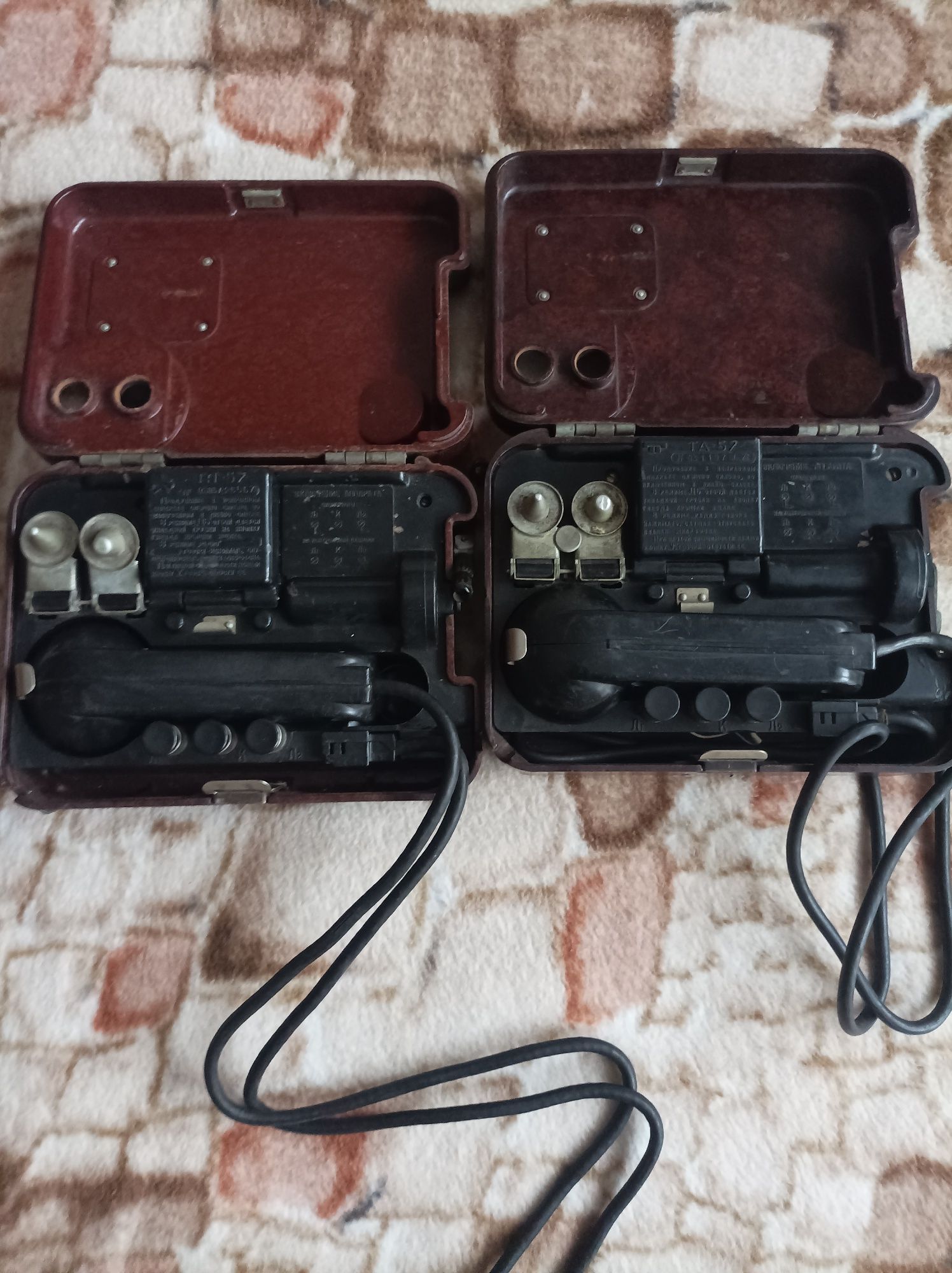 Telefony wojskowe/polowe TA 57, 2 szt. sprawne , zabytek