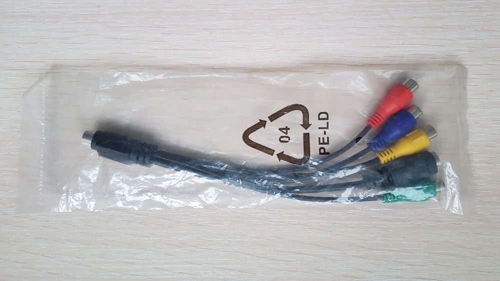Переходник/удлинитель S-Video (7 pin) на 4 x RCA + S-Video (4 pin)
