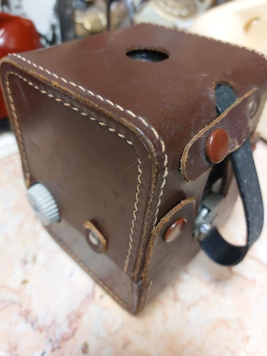 Câmara Kodak Brownie Flash, a funcionar 

É um modelo de câmara d