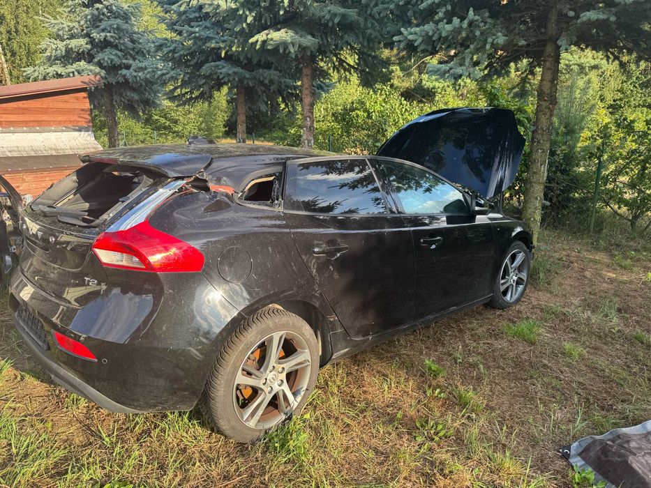 VOLVO V40 uszkodzone 2018 rok, 2,0b 122 KM, 68500 przebiegu. T2