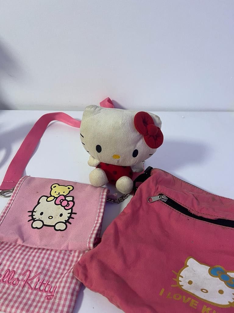 Hello Kitty e duas malas tira colo