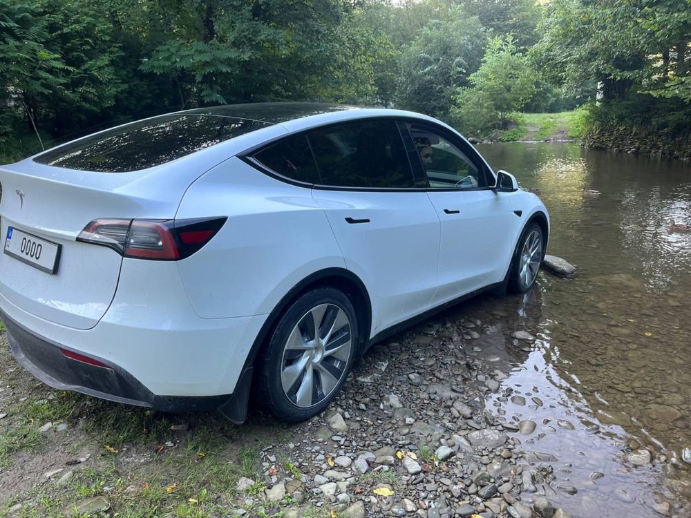 Tesla продам,Без підкрасів та шпакльовки. Все рідне.