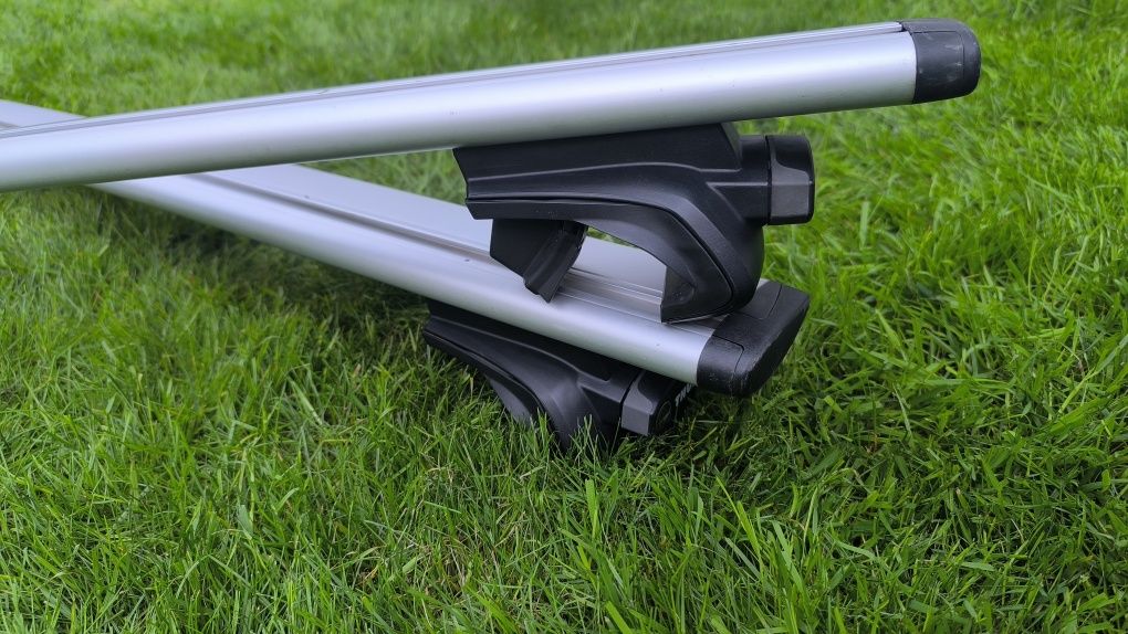 Bagażnik dachowy Thule 598 + belki Thule WingBar 961 + stopy Thule 757
