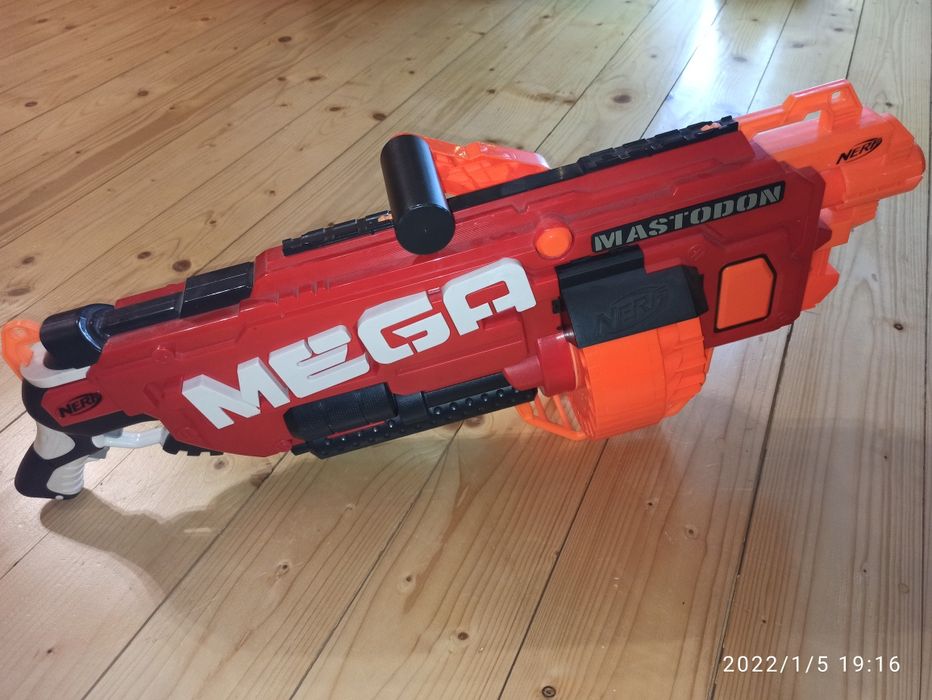 Mega Mastodon, pistolet Nerf na strzałki