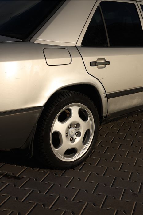 Mercedes-Benz W124 200D