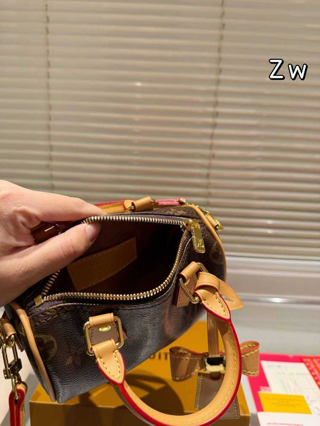Torebka Louis Vuitton torba, skóra od reki 76-90