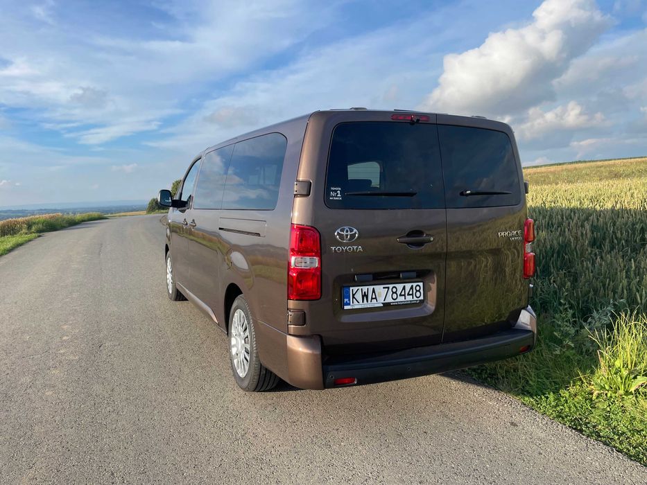 Wynajem Bus samochód 9 osobowy Wypożyczalnia automat Toyota Proace