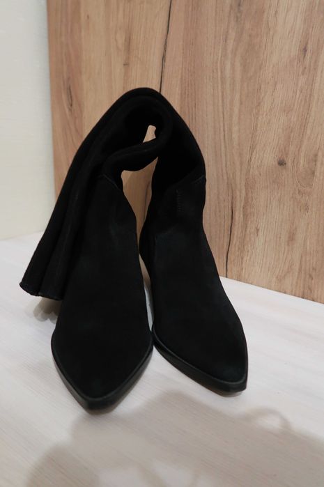 Чоботи замшеві в ковбойському стилі