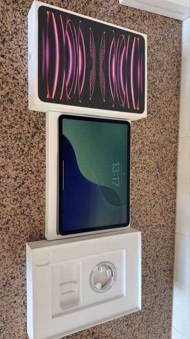 iPad Pro 11” (4.ª Geração) + Magic Keyboard + Apple Pencil 2.ª Ger. B.