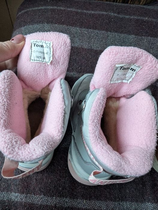 Зимове взуття на дівчинку