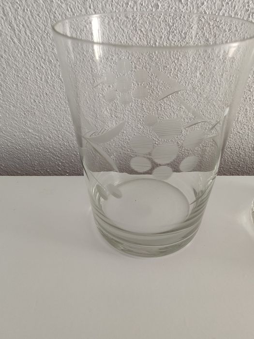 Zestaw szkła szlifowanego, motyw winogrona, PRL, szklanki, kieliszki