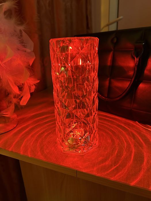 Продам лампу-світильник у формі кристалу. Сяє в ночі.