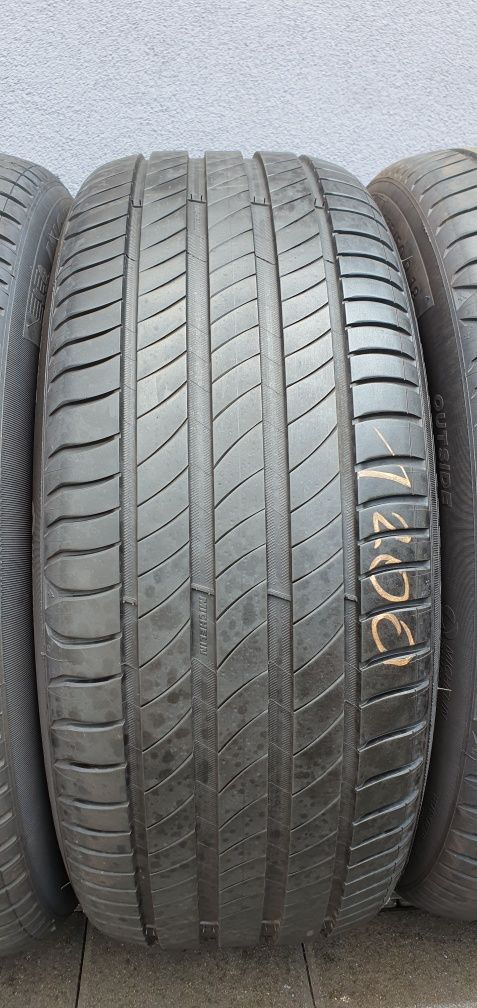235/50/18 Michelin