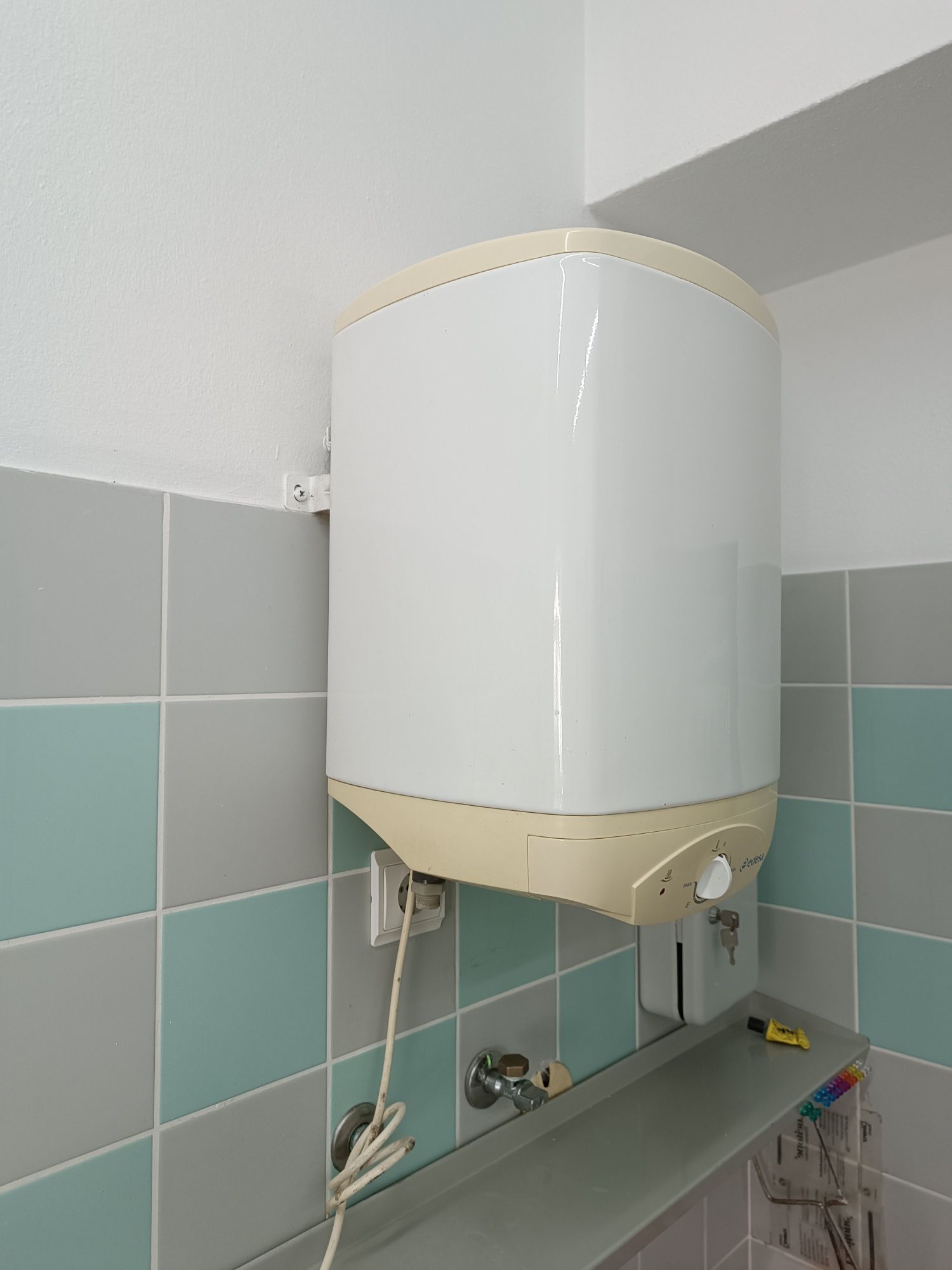 Termoacumulador 15L (para REPARAÇÃO)