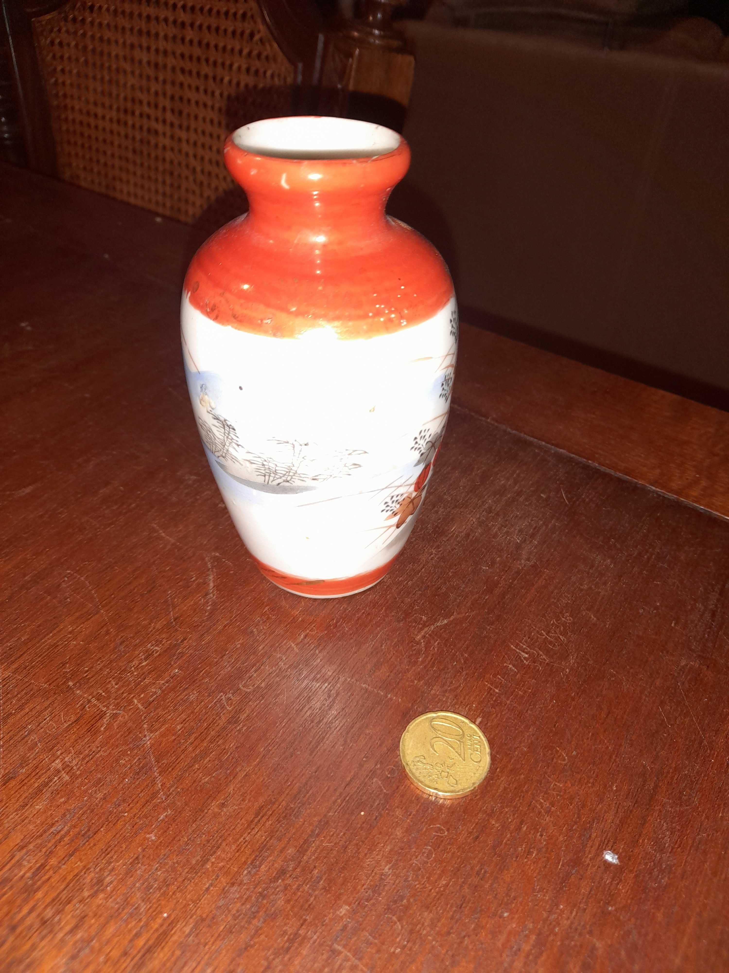 Pequena jarra japonesa