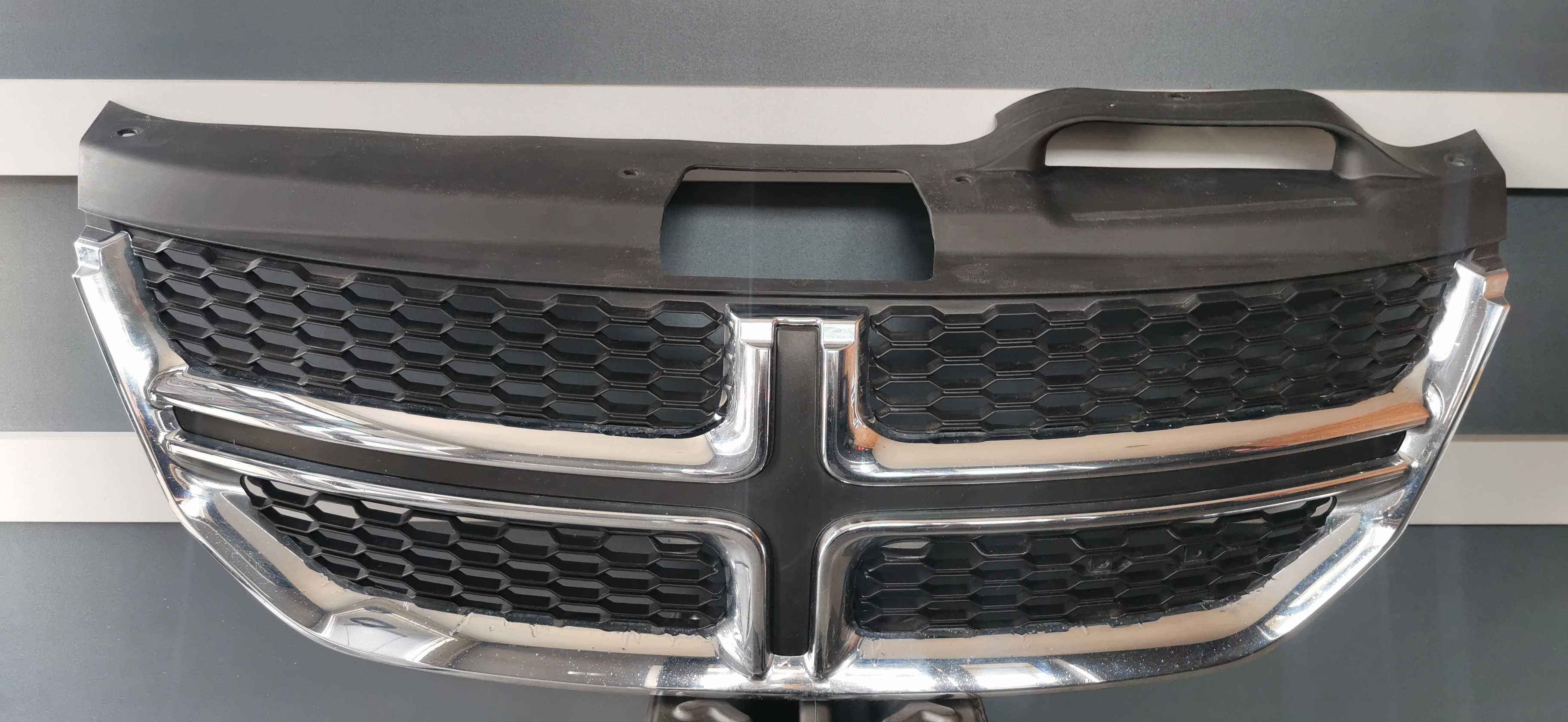 Atrapa, grill Dodge Jurney w latach od 2010 do 2017