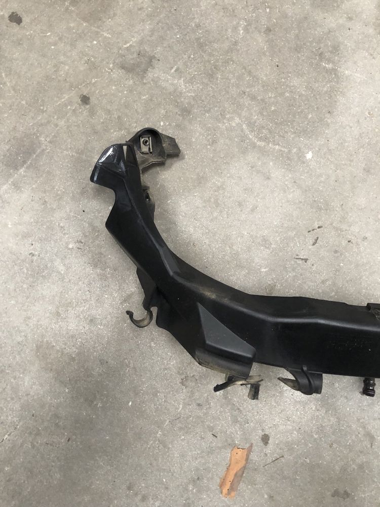 Slizg pod lampe prawa bmw e90 e91 xenon