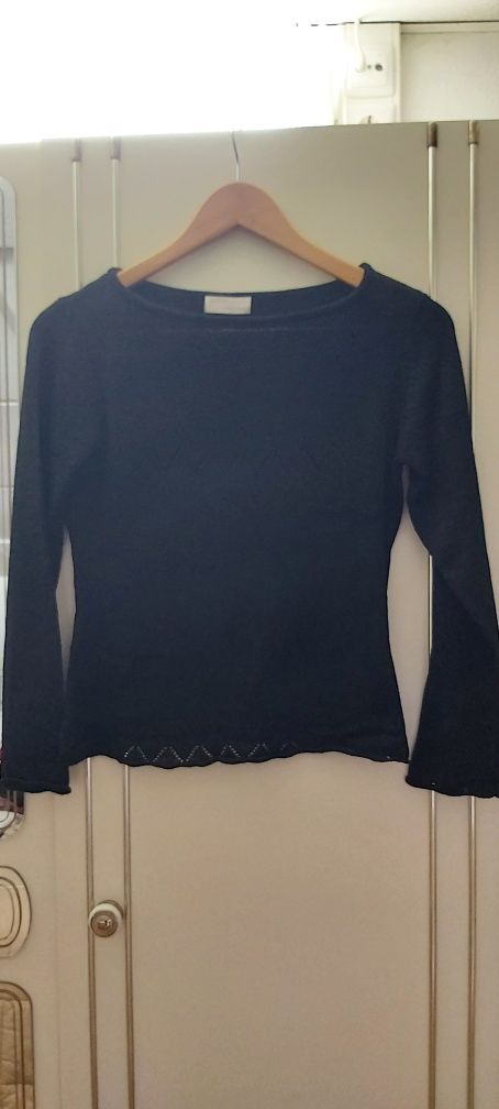 Camisola preta de linha com rendados