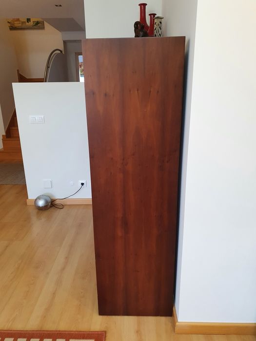 Louceiro móvel de sala