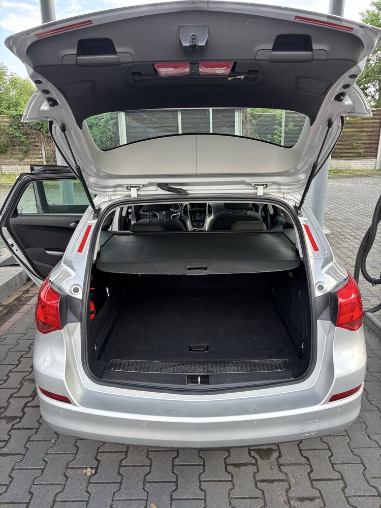 Opel Astra J Sports Tour