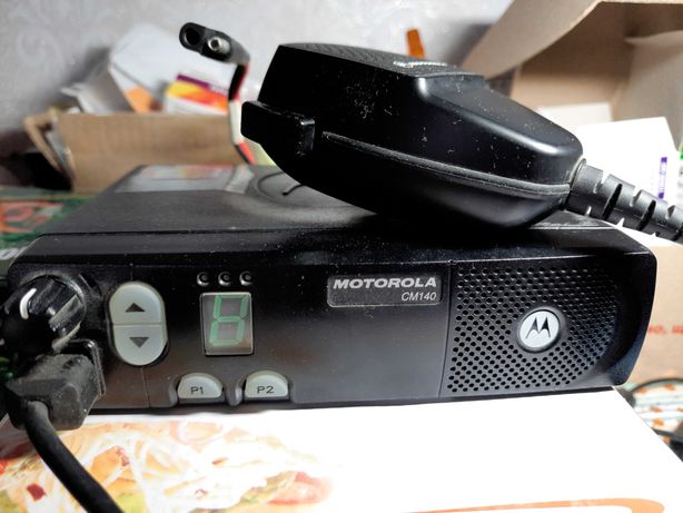 Продам радіостанцію Motorola CM140.