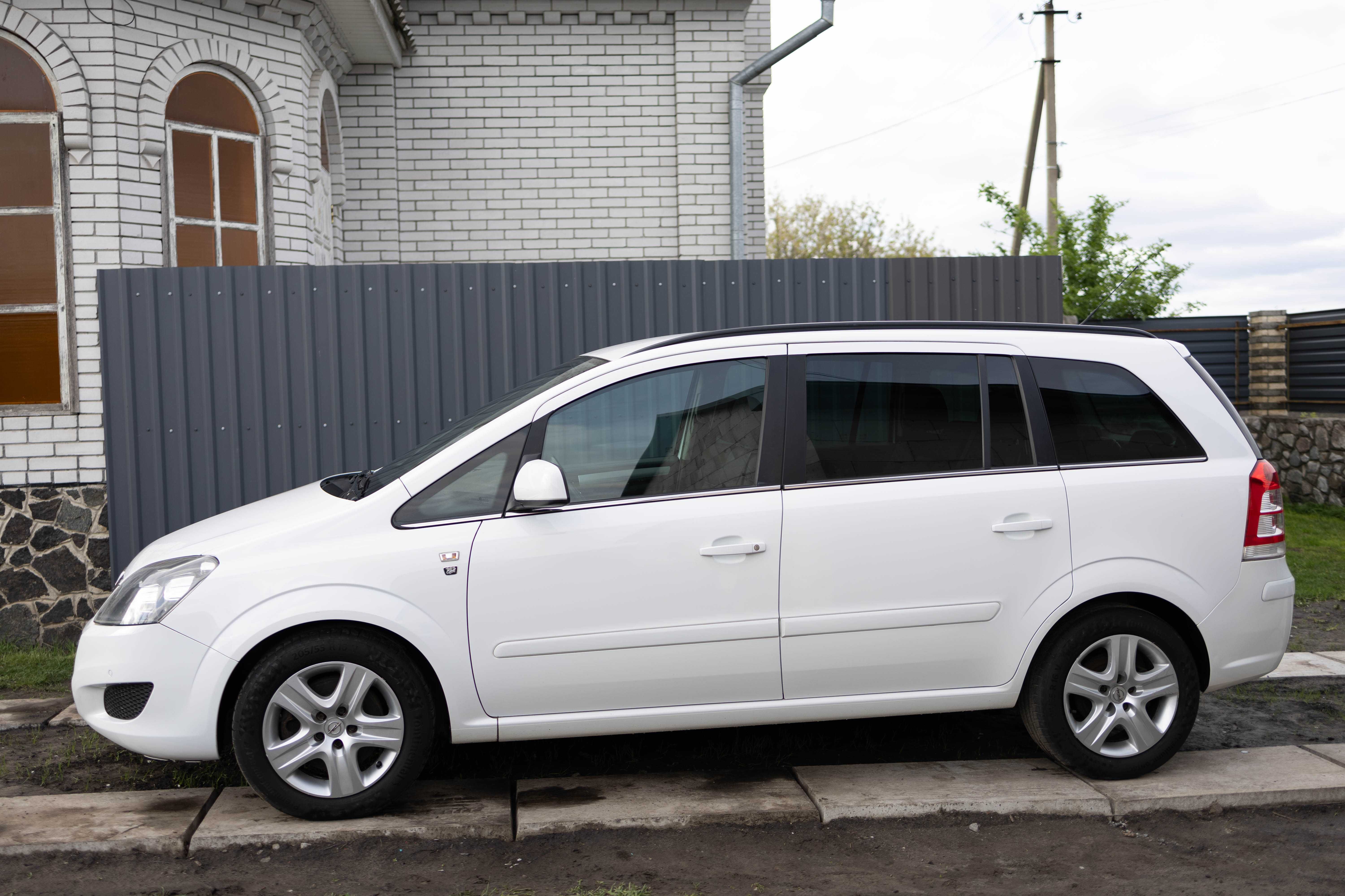 Автомобіль Opel Zafira