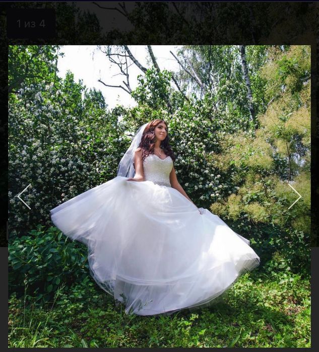 Весільна сукня з вишивкою