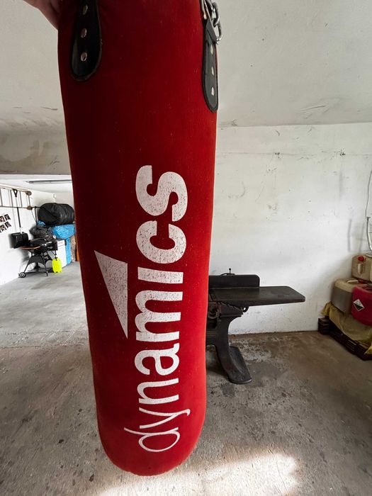 Worek treningowy- bokserski z zestawem mocującym.