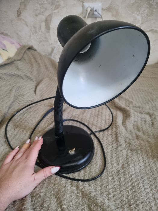 Лампа настільна,працює