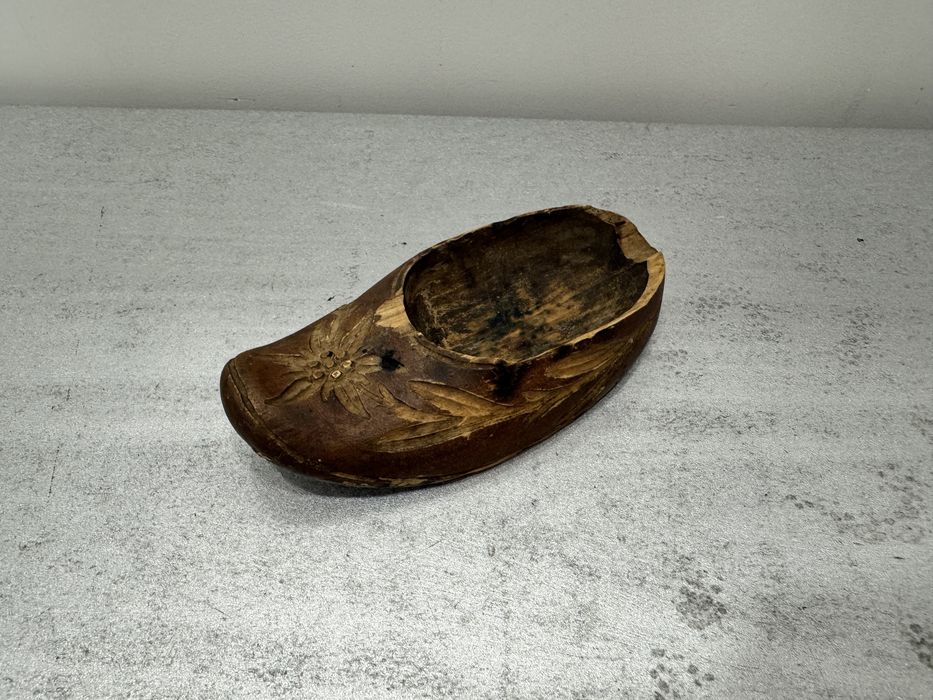 Przedwojenna zakopiańska popielniczka drewniana